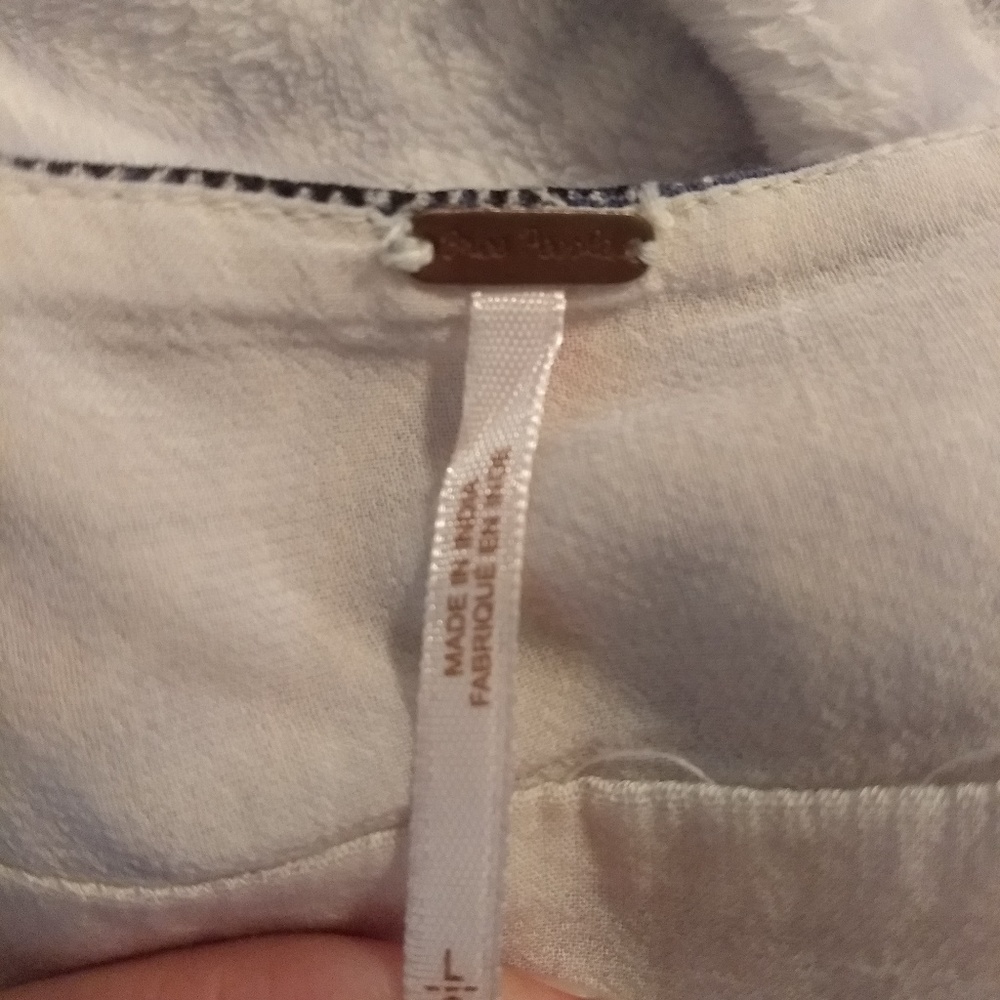 Shirt with cut out back - Picture 2 of 3